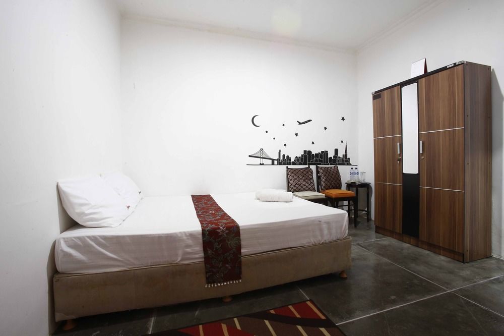 Rumah tetamu Reddoorz @ Radio Dalam Jakarta