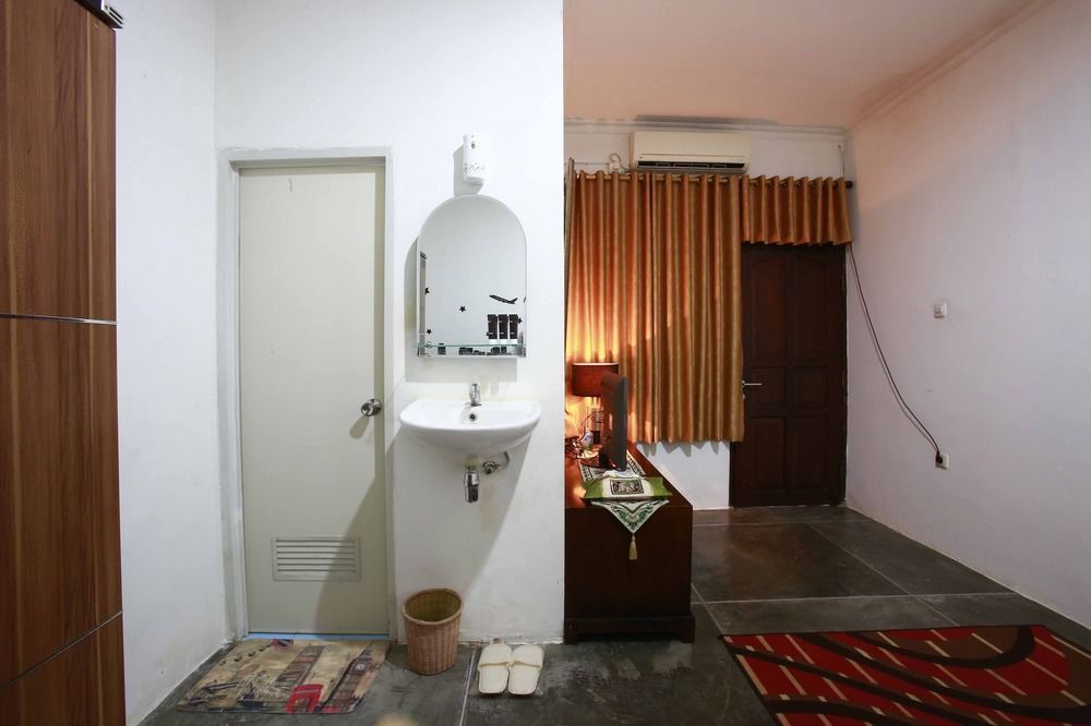 Rumah tetamu Reddoorz @ Radio Dalam